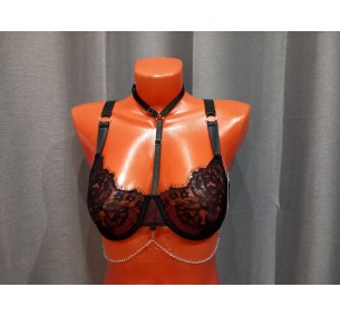 Комплект бюстгальтер с косточкам,трусики стринг и пояс для чулок,цвет черный,размер M. 