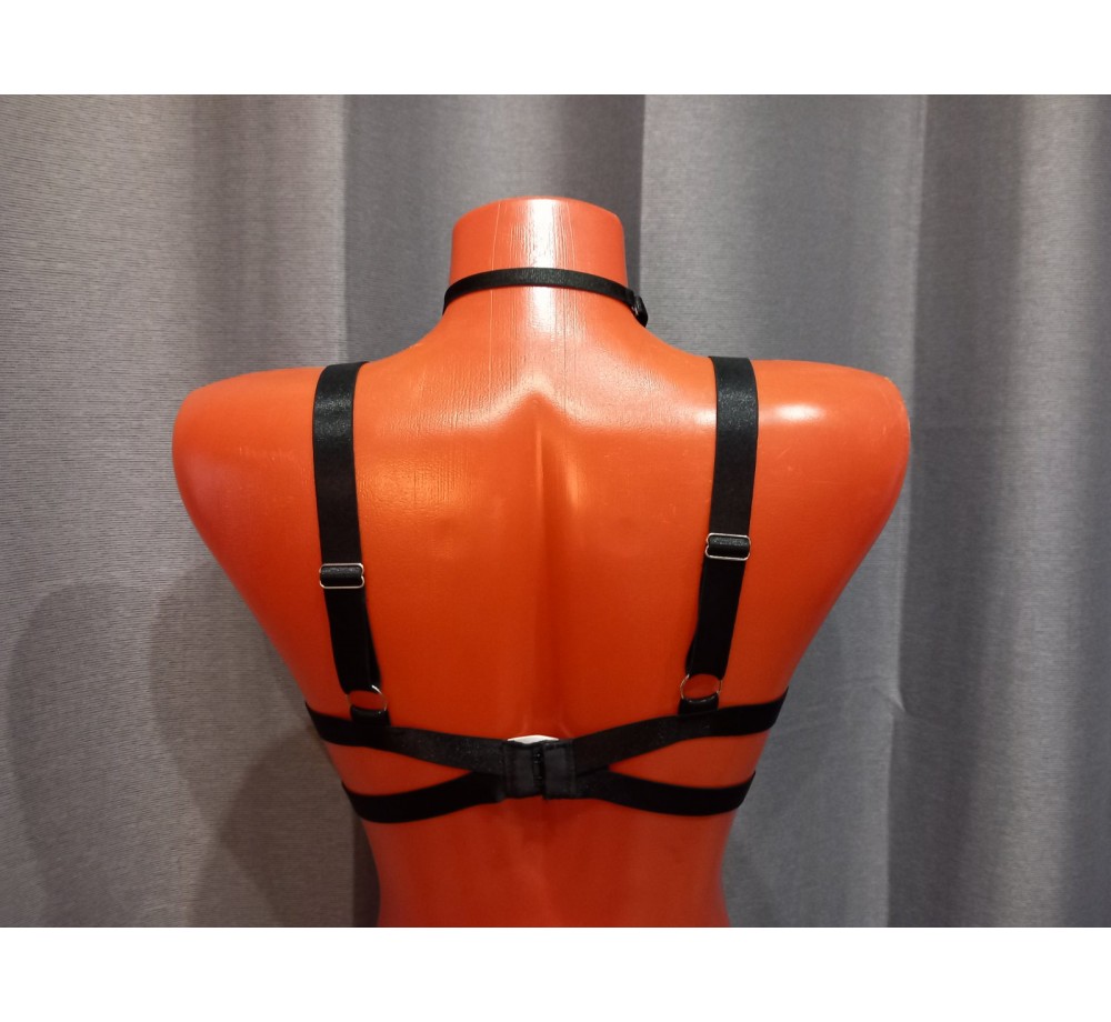 Комплект бюстгальтер с косточкам,трусики стринг и пояс для чулок,цвет черный,размер M. Комплект бюстгальтер с косточкам,трусики стринг и пояс для чулок,цвет черный,размер M.