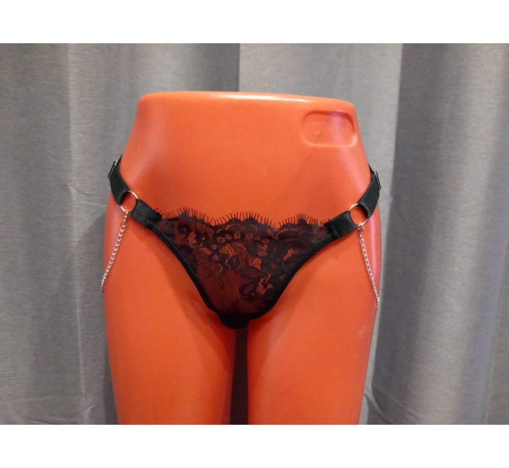 Комплект бюстгальтер с косточкам,трусики стринг и пояс для чулок,цвет черный,размер M. Комплект бюстгальтер с косточкам,трусики стринг и пояс для чулок,цвет черный,размер M.