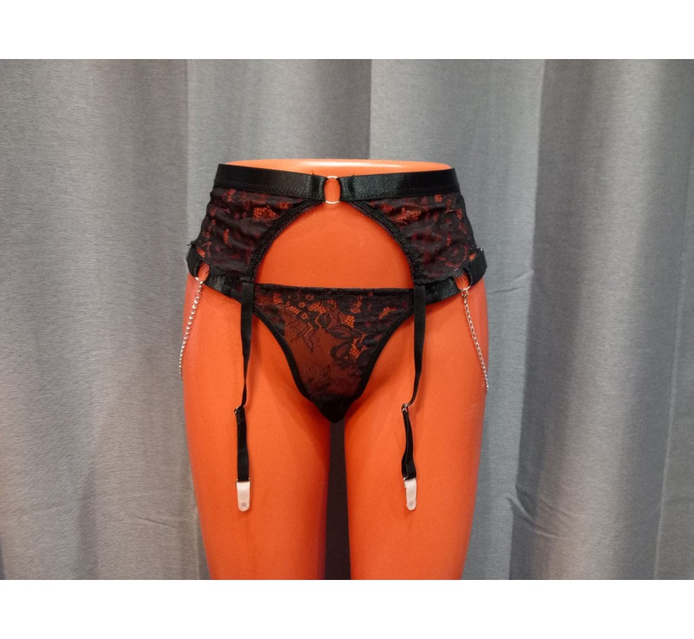 Комплект бюстгальтер с косточкам,трусики стринг и пояс для чулок,цвет черный,размер M. Комплект бюстгальтер с косточкам,трусики стринг и пояс для чулок,цвет черный,размер M.