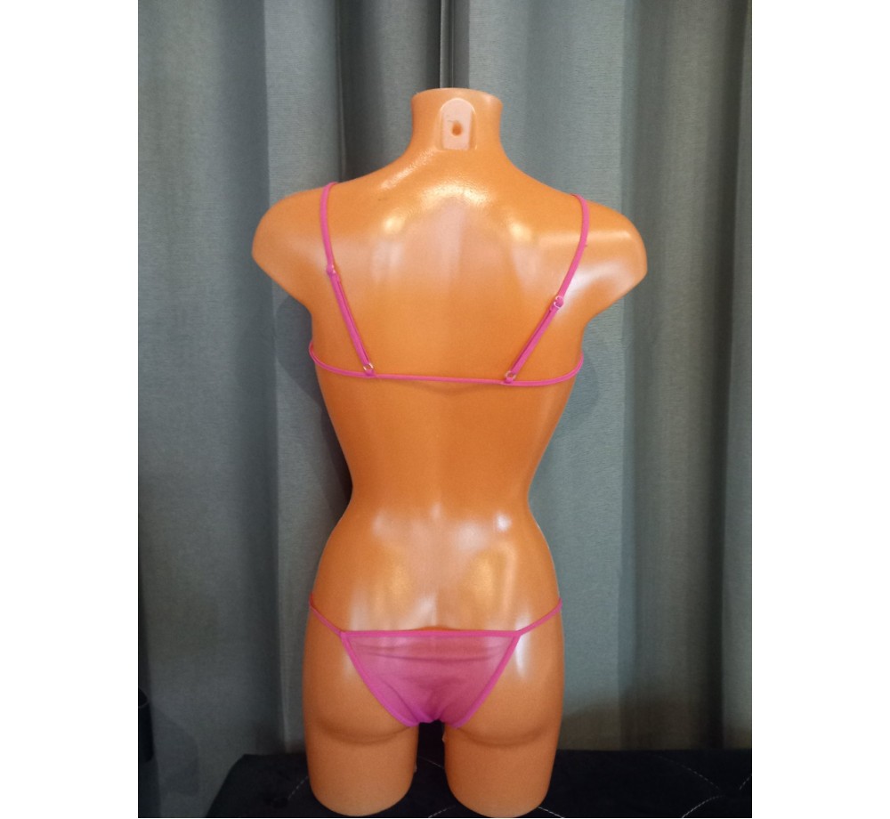 Комплект женского нижнего белья из 2 предметов с бюстгальтером и трусами,размер XS. Комплект женского нижнего белья из 2 предметов с бюстгальтером и трусами,размер XS.