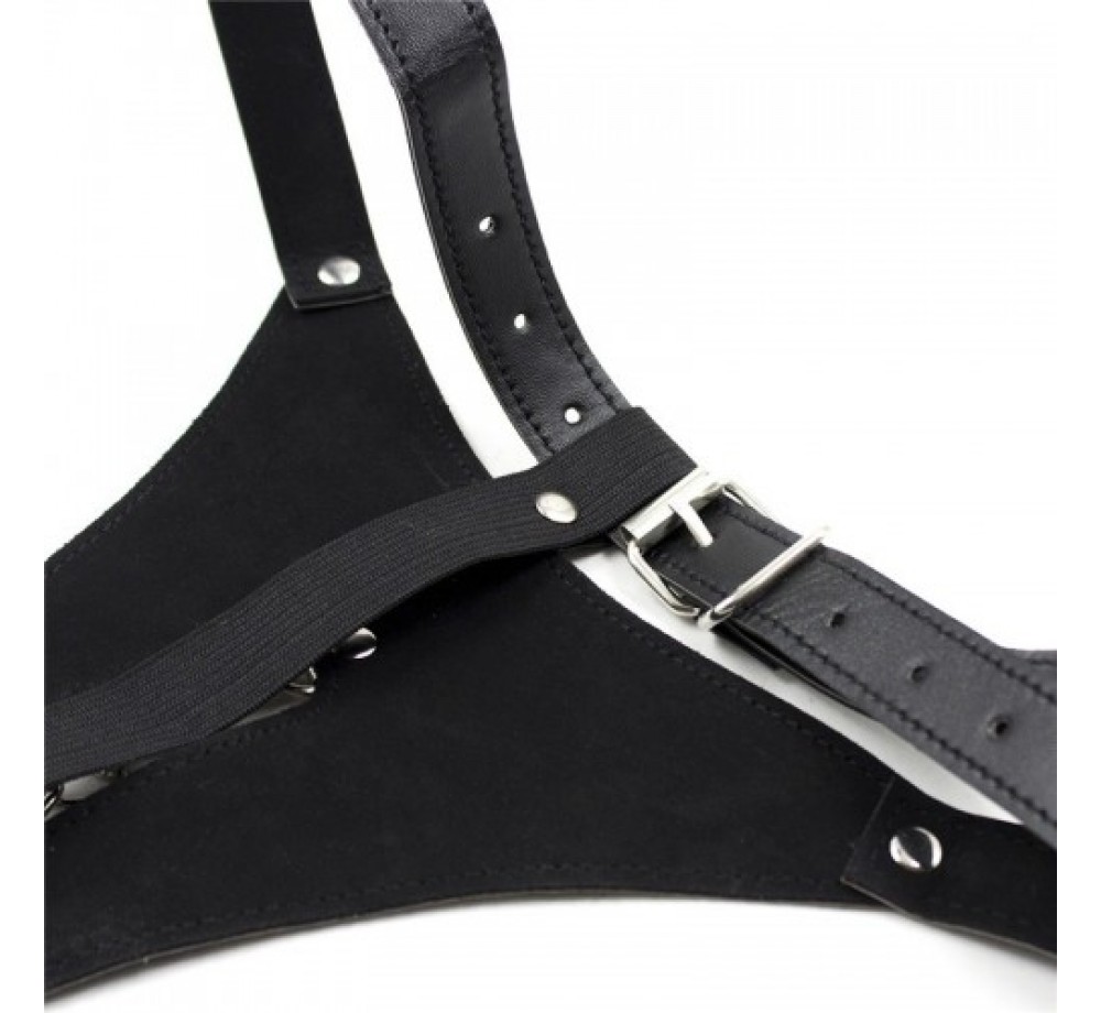 Стринги с металлическим декором Стринги с металлическим декором