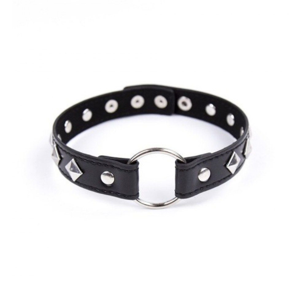 Ошейник с кольцом на заклепках в форме ромбов Ошейник с кольцом на заклепках в форме ромбов