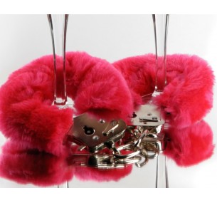 Наручники меховые Love с ключиками арт BI-026024, в розовом цвете Наручники меховые Love с ключиками арт BI-026024, в розовом цвете