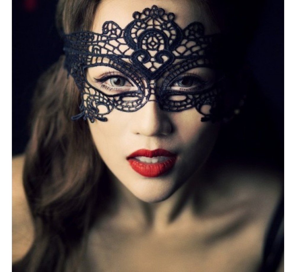 Маска ажурная,черная