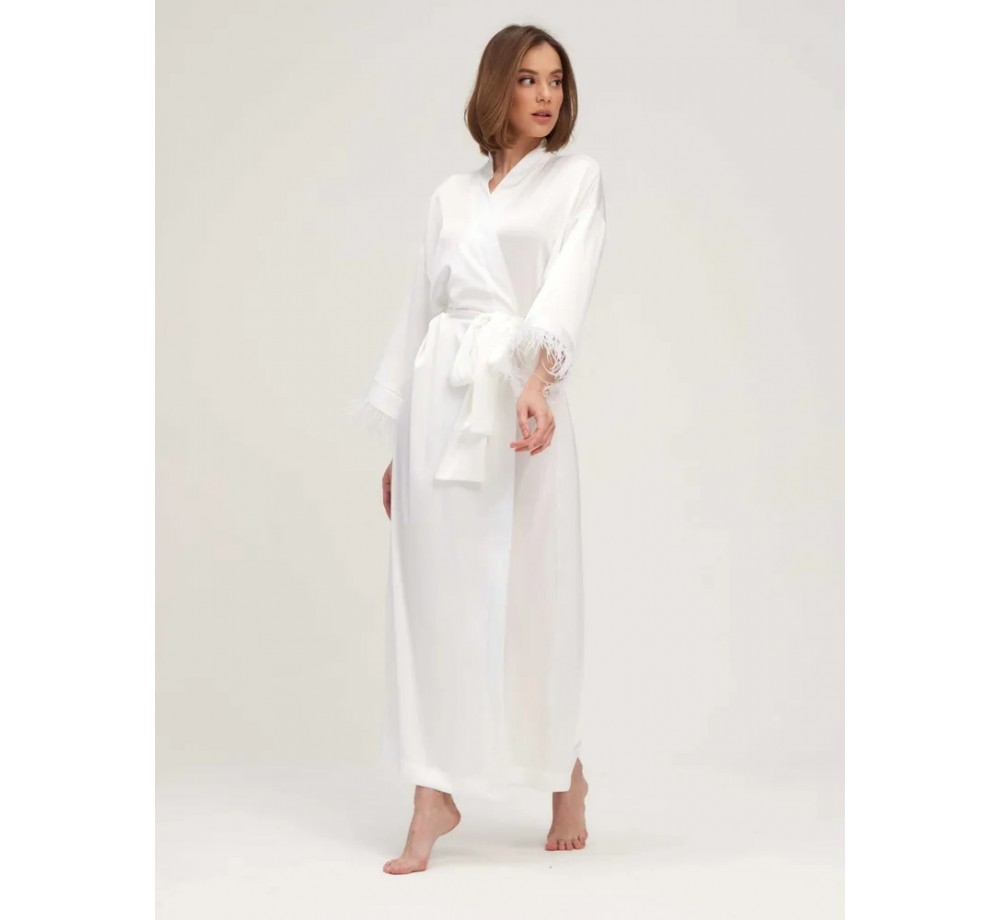 Халат женский атласный с перьями,цвет белый,размер S,L.