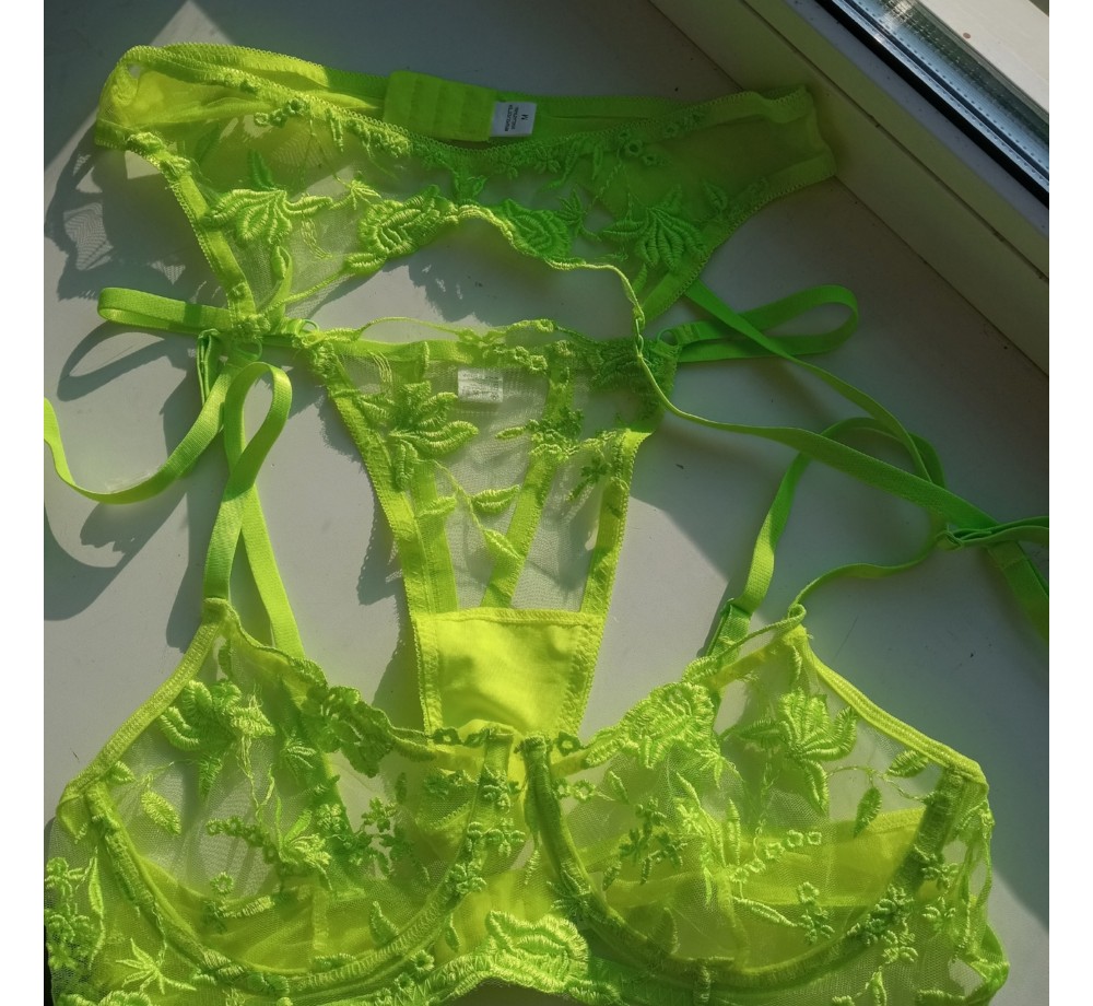 Эротическое нижнее бельё 3 в 1,размер М Эротическое нижнее бельё 3 в 1,размер М