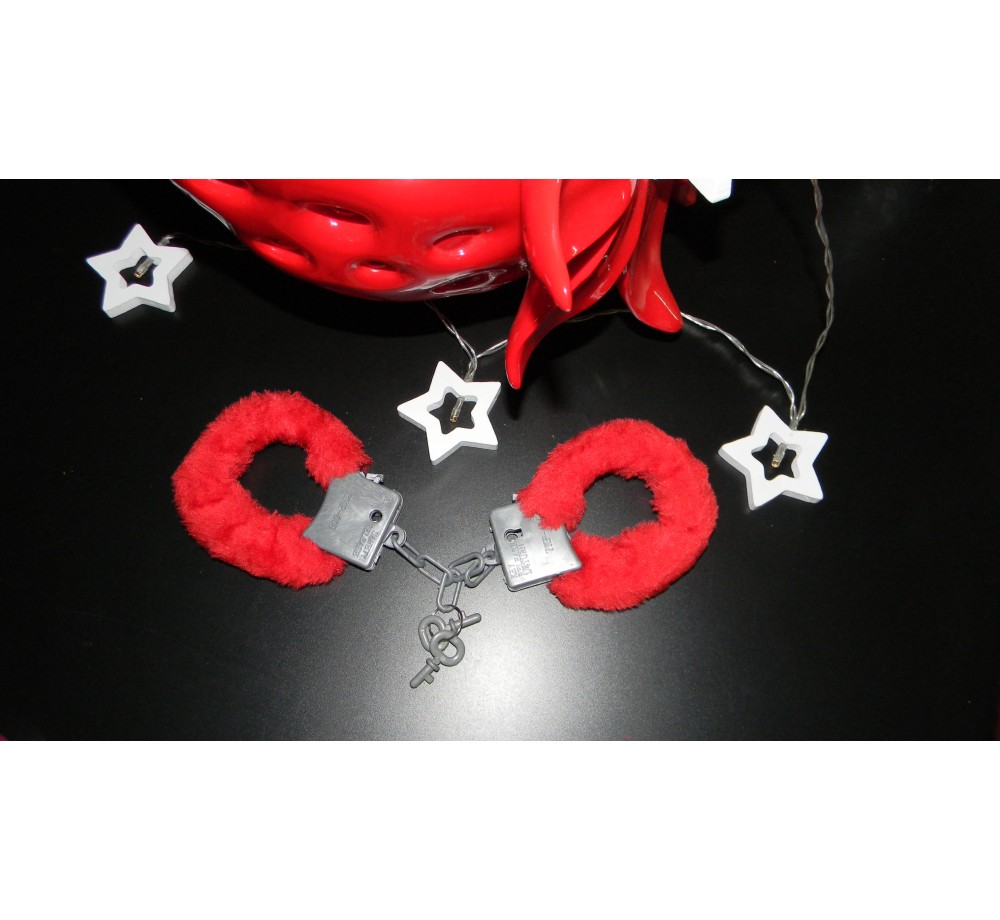 Наручники пластиковые,красный мех,27 см.